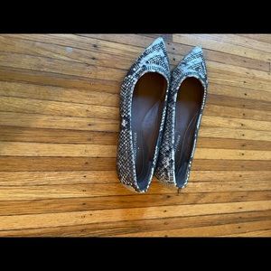 Donald pliner never been worn flats